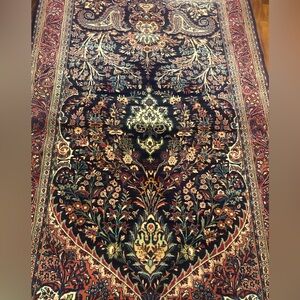 Beautiful hand woven Persian rug, pre revolution, new